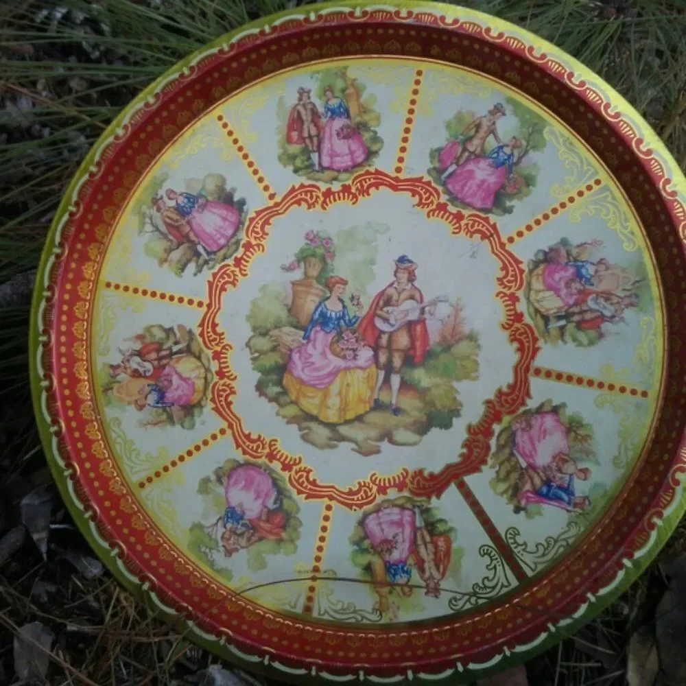 Beautiful Vintage Tin Tray - 12